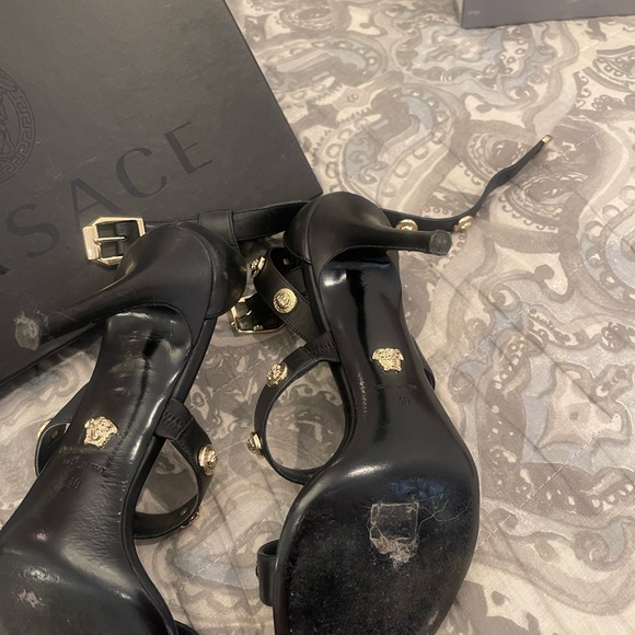 Versace black heeled sandals - Picture 4 of 5
